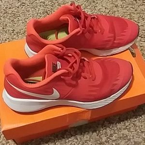 NIKE STAR RUNNER BRIGHT RED BOYS 5Y US